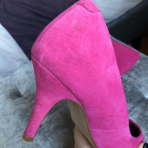 Le Chateau Pink Suede Heels - Picture 11 of 12